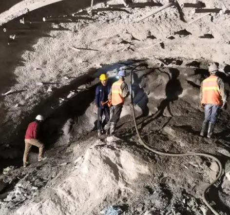 招远拱顶带模注浆料的施工流程及注意事项